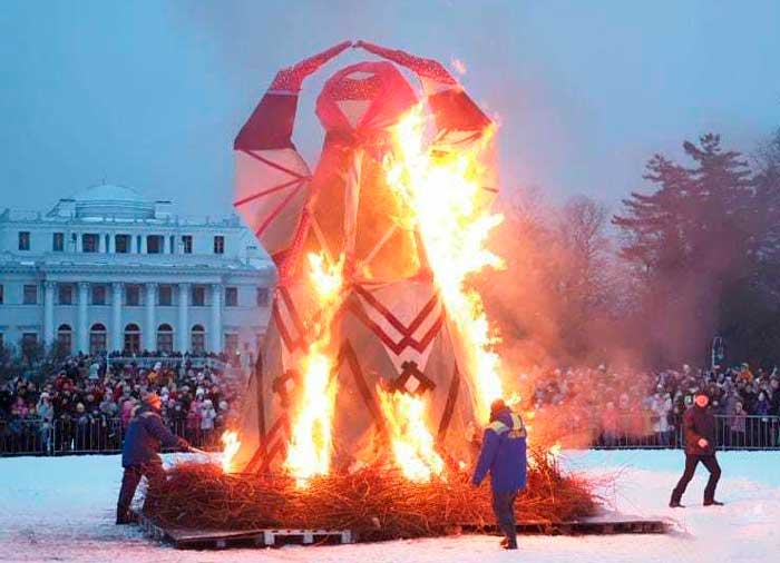 Сжигание чучела на масленицу